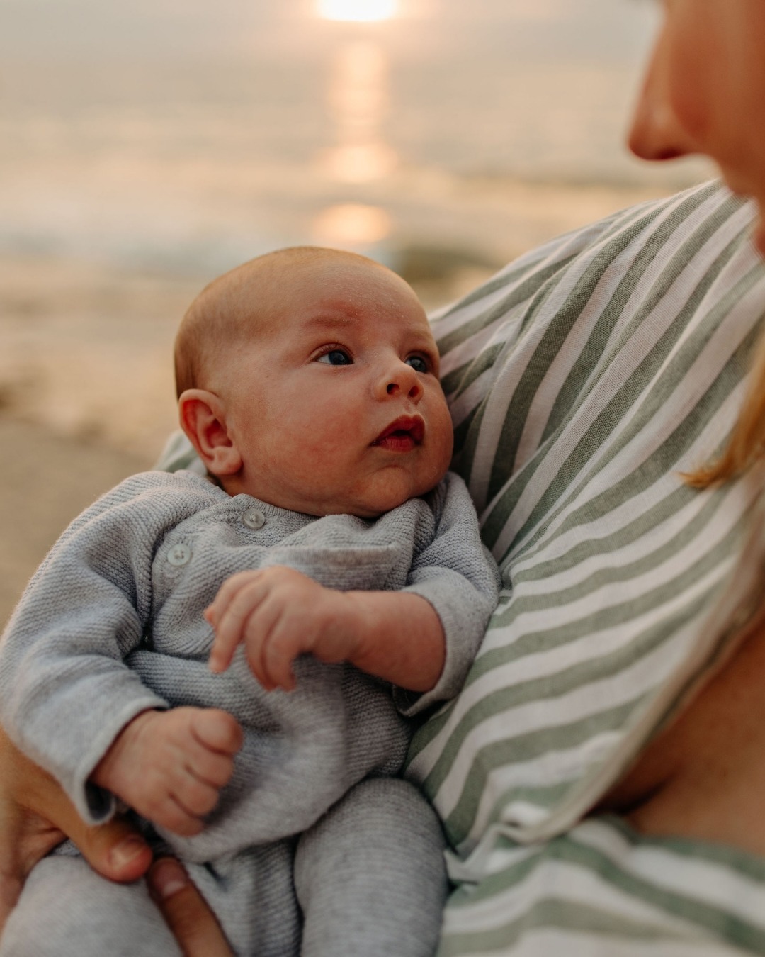 Gros coup de cœur pour cette séance en famille 😍 La vraie vie, tout simplement ✨

Je suis Pauline, photographe lifestyle et mariage en Normandie. Si toi aussi, tu veux des souvenirs de ta famille les pieds dans le sable, écris-moi !