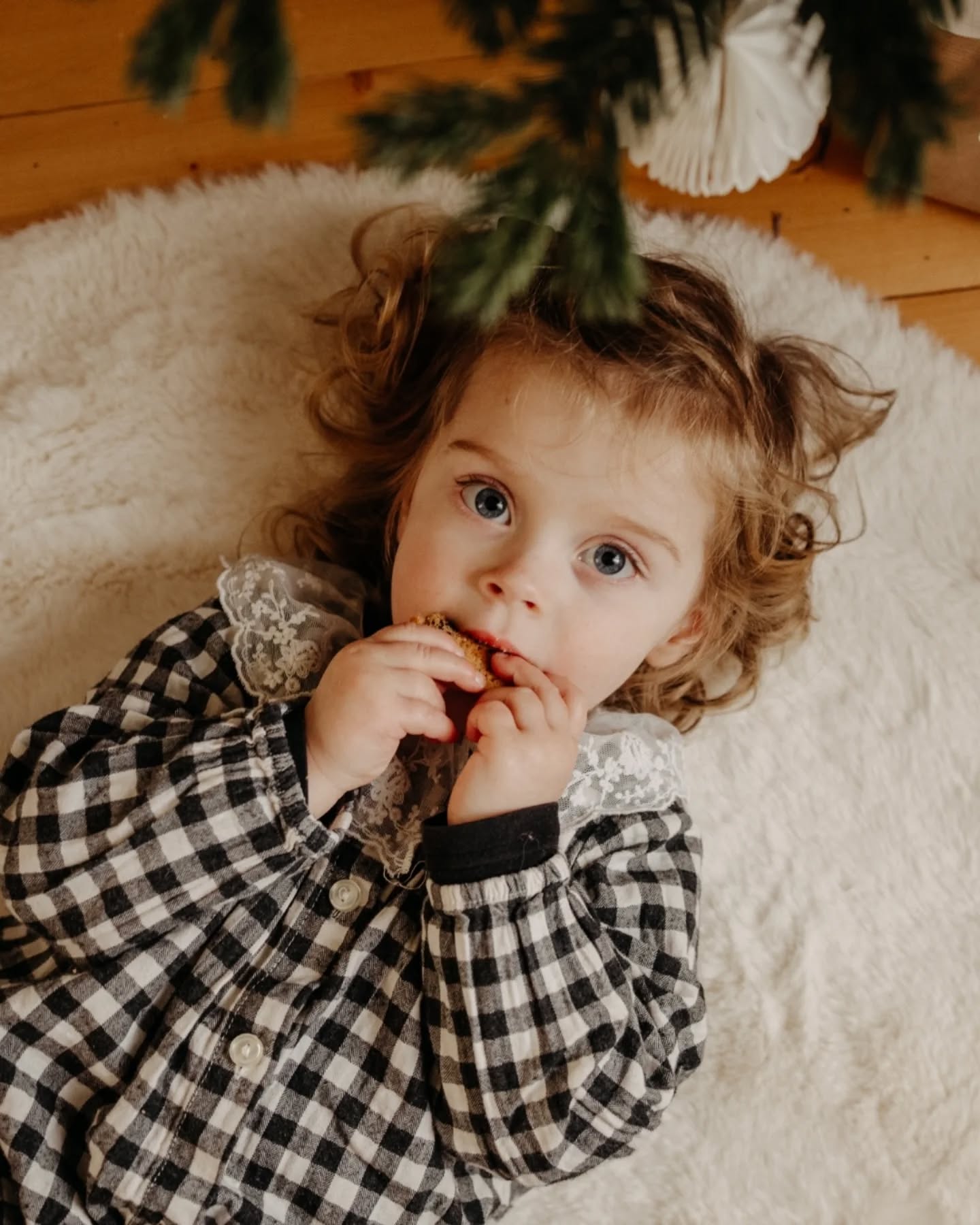 Je vais être un peu au ralenti ces prochains jours pour profiter de mes proches et de mes enfants. Noël est une fête sacrée pour moi, les traditions, la famille, les valeurs autour de cette fête ! ✨
Je profite donc de ce post pour vous souhaiter de belles fêtes à venir 🥰