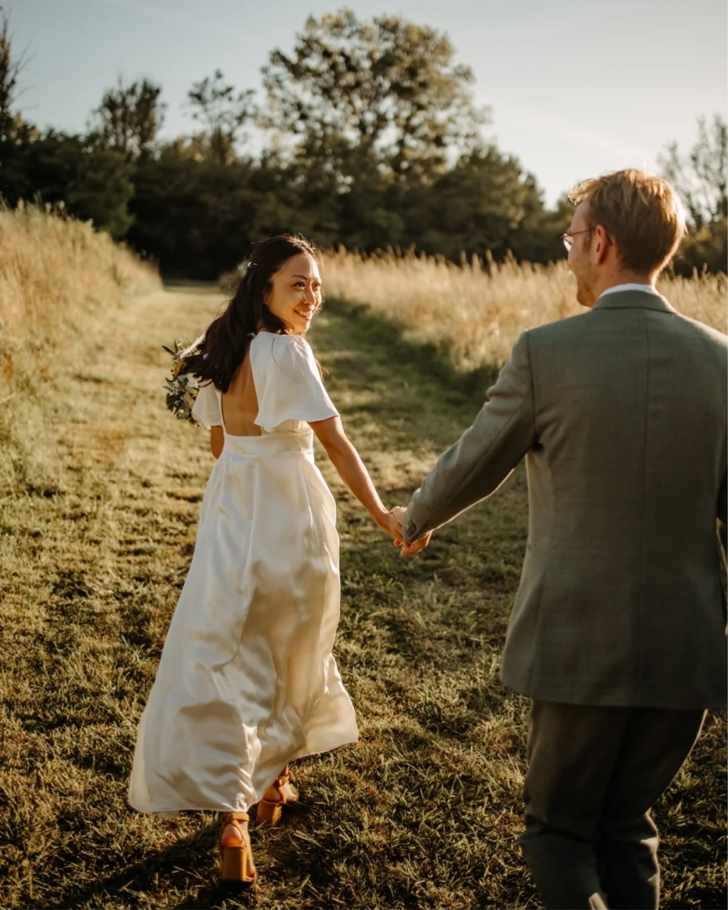 Un instant pour profiter à deux ✨ avant de repartir dans l'euphorie de la soirée 

Pauline • Photographe de mariage en Normandie et ailleurs.
Du naturel, de la complicité et aucune pose forcée. On se rencontre en DM ? 🤍