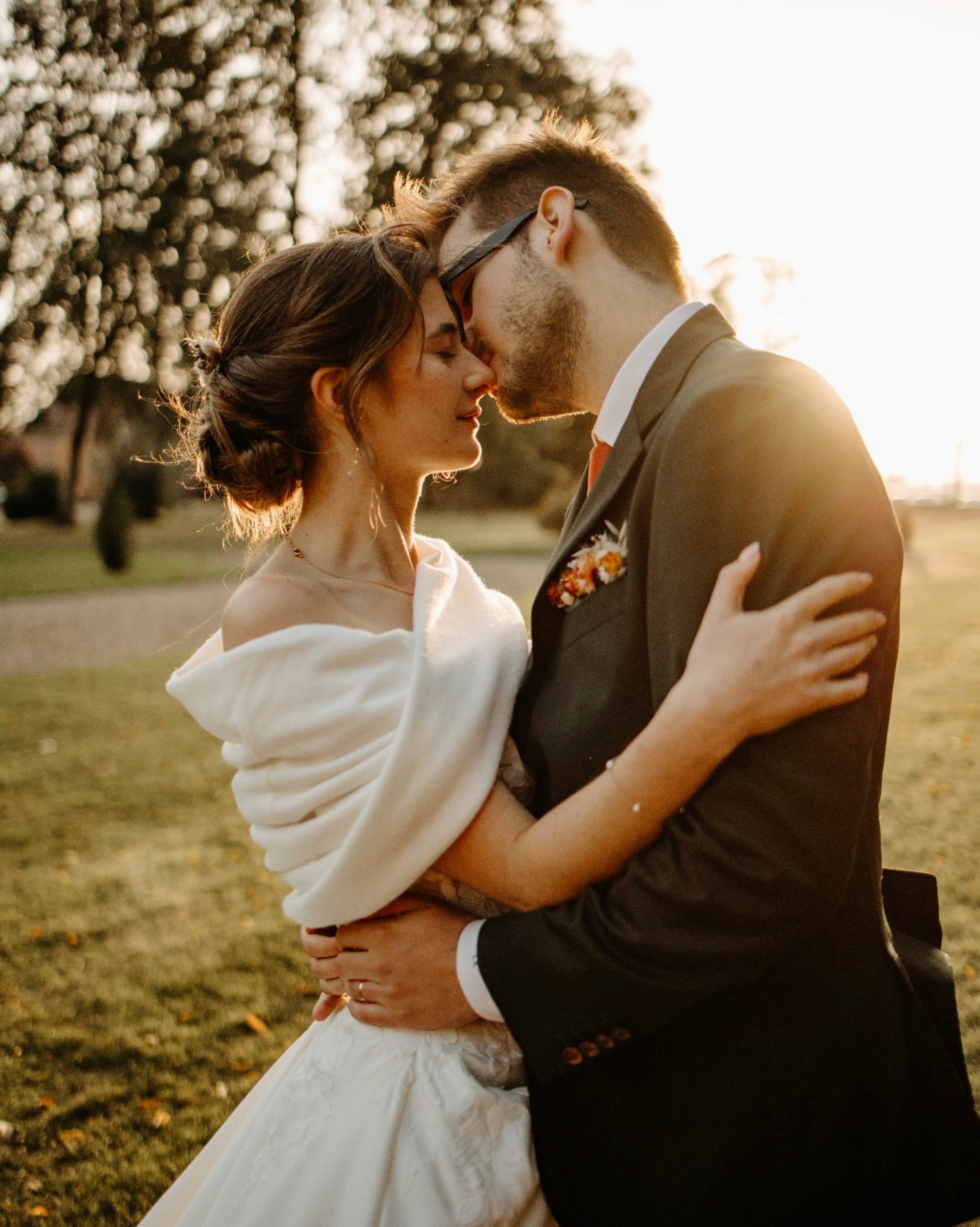 Petit retour en arrière, un an que ces amoureux se sont dit oui 🥰

Lieu : @chateau_de_fleury 
Fleurs : @lafermeduptitquesnoy 
Dj : @classeevenement 
Photographe : @paulinebetton